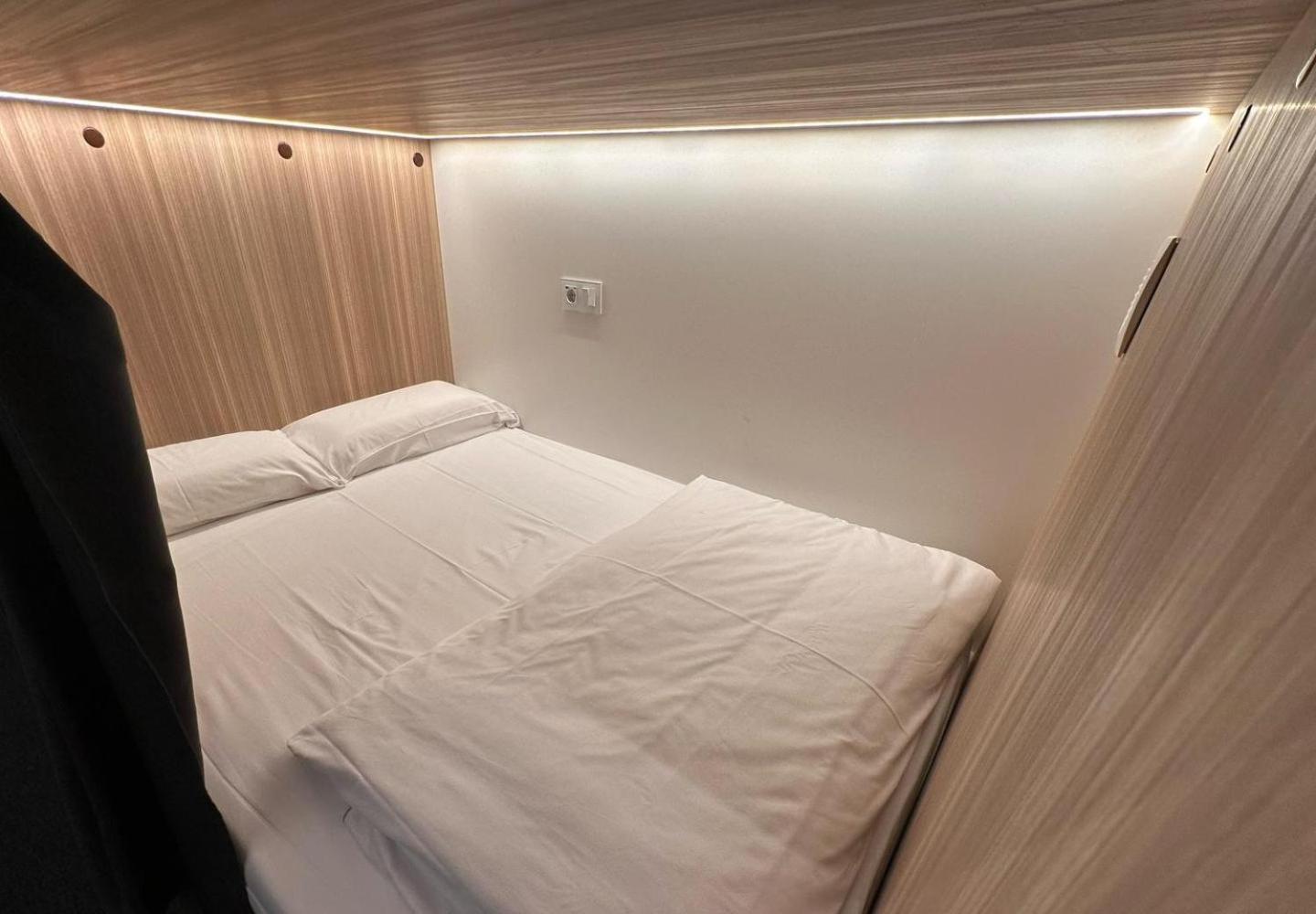 Hostel Siesta & Go Madrid Exterior photo